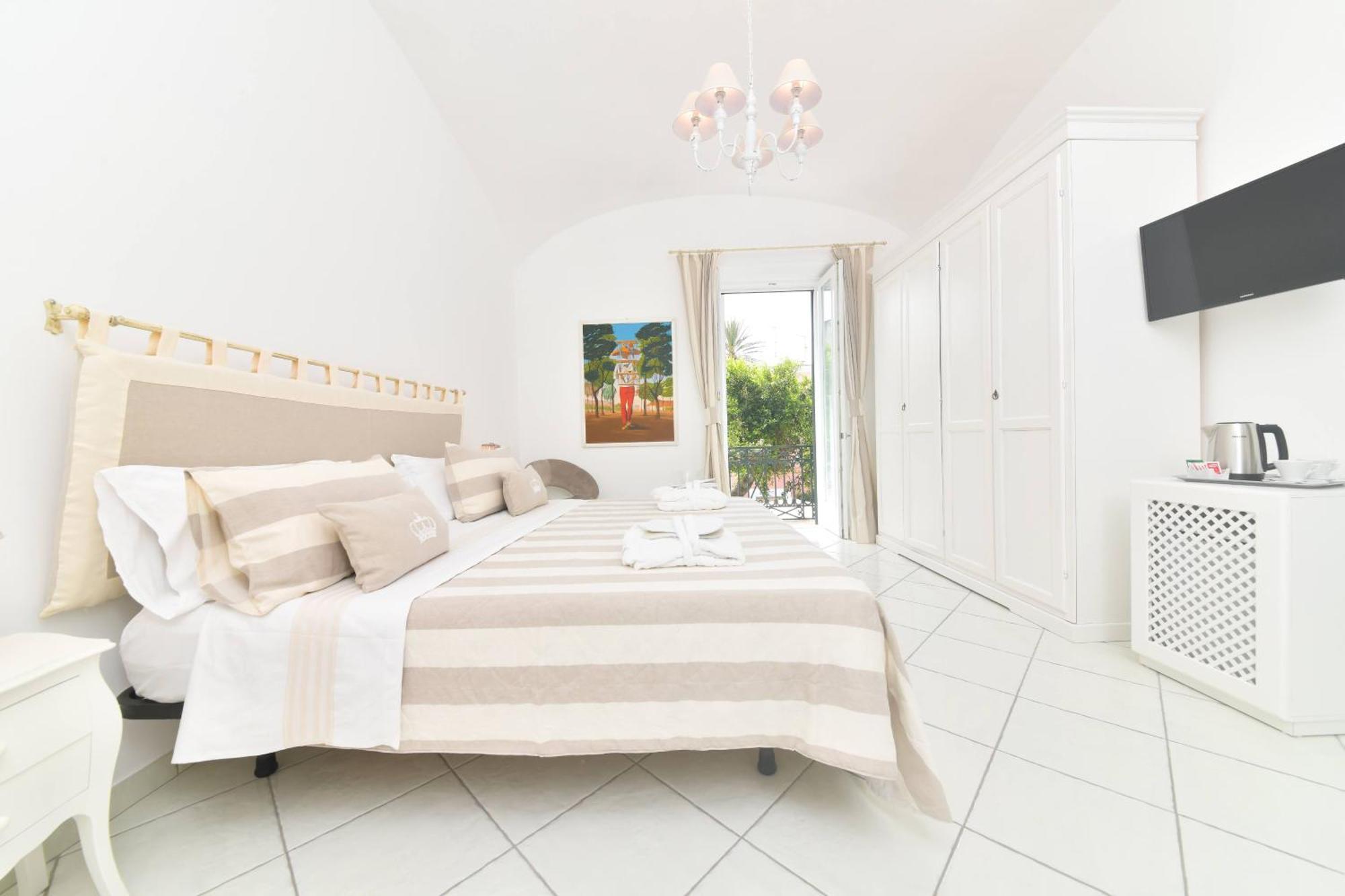 Queen Suite - Luxury Rooms (Adults Only) Forio di Ischia Εξωτερικό φωτογραφία